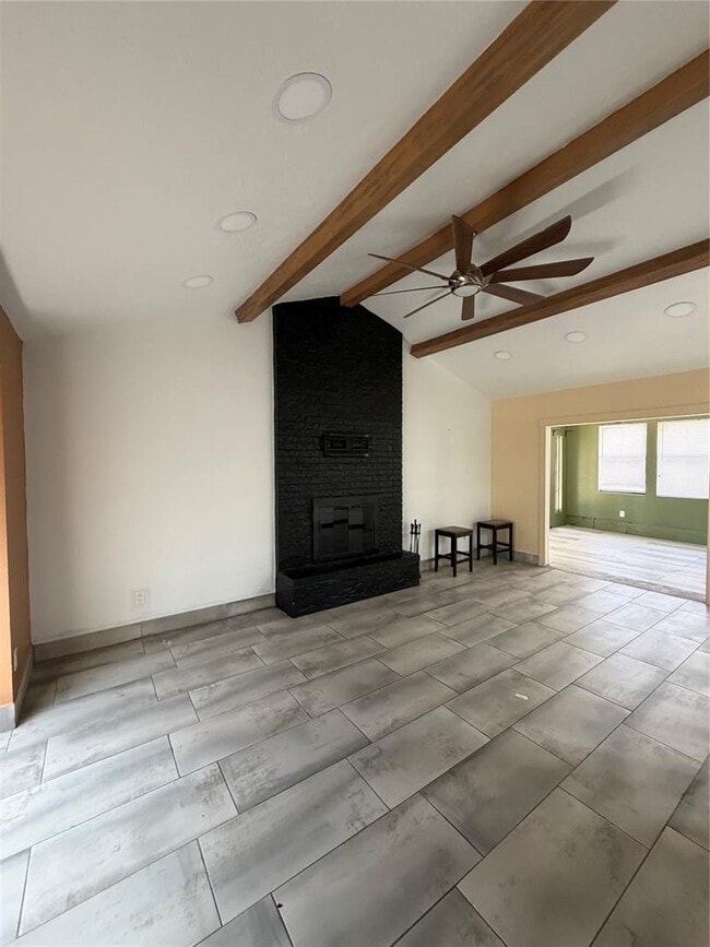 Building Photo - 237 E Mohr Ln
