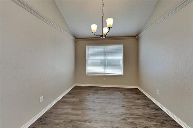 Building Photo - 355 Ridgemont Dr