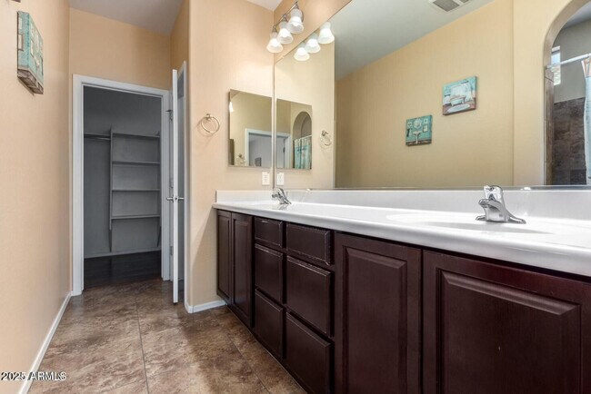 Building Photo - 10763 W Cottontail Ln