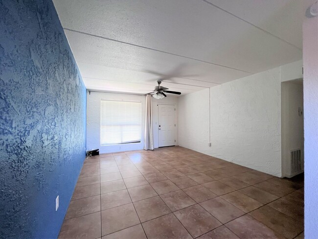 Building Photo - ***MOVE IN SPECIAL**Prime Location in Scot...