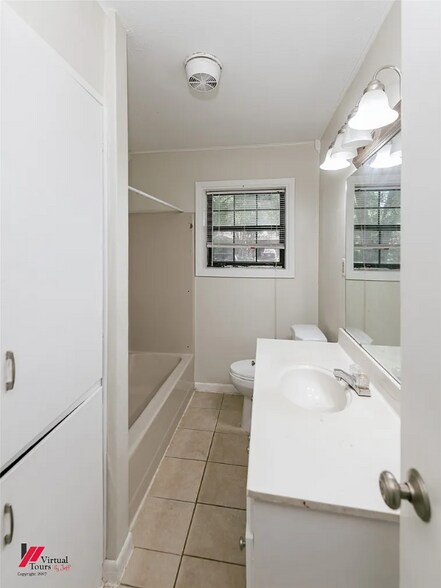 Building Photo - 1913 Lee St