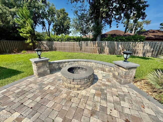 Building Photo - 366 Perthshire Dr