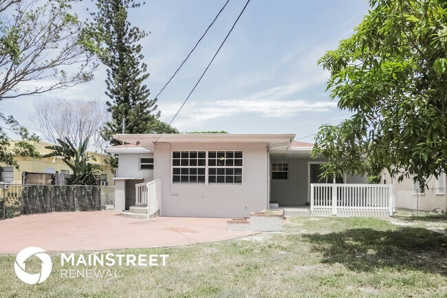 Building Photo - 721 N E St