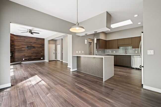 Building Photo - Beautifully Remodeled 3 Bedroom + 2 Full Bath Home!