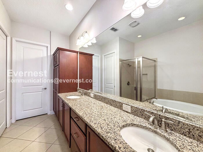 Building Photo - 13873 Benavente Ave