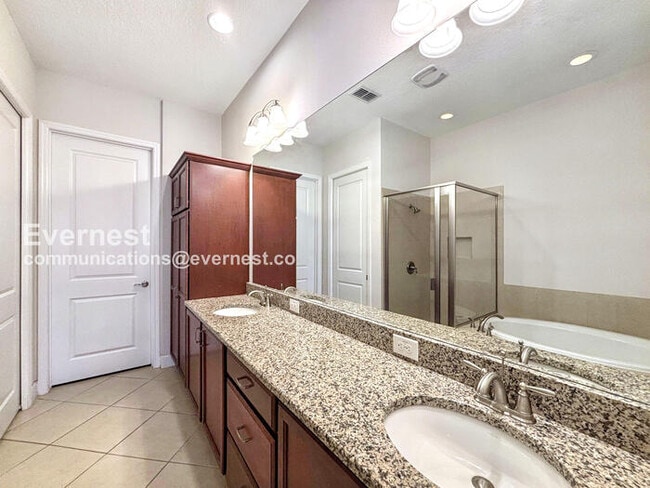 Building Photo - 13873 Benavente Ave