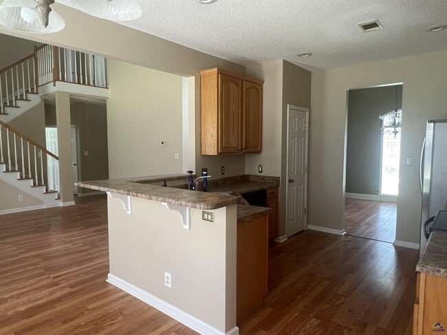 Building Photo - 136 Joycliff Cir