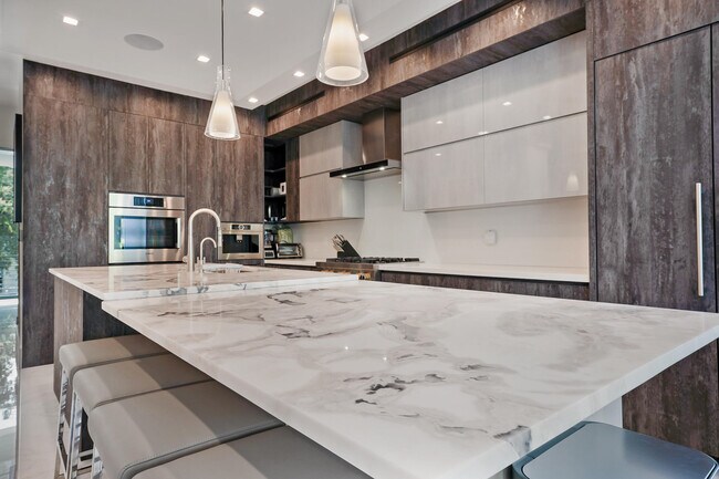 Building Photo - 106 NE 16th Terrace