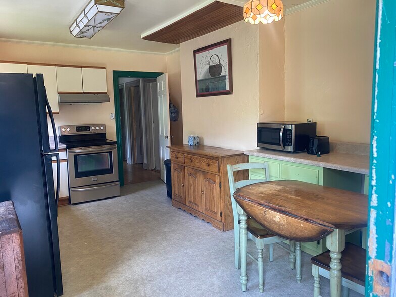 Eat In Kitchen - 3627 Riverview Dr