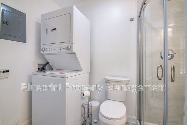 Building Photo - 513 10th Ave S