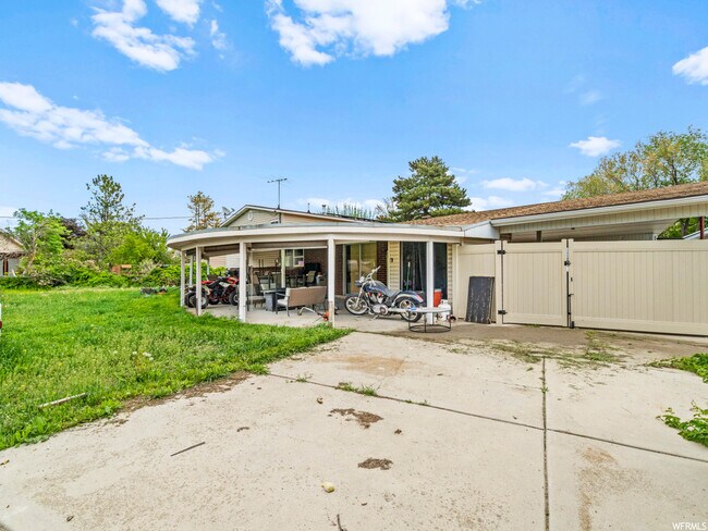Building Photo - 1848 Marianna Cir