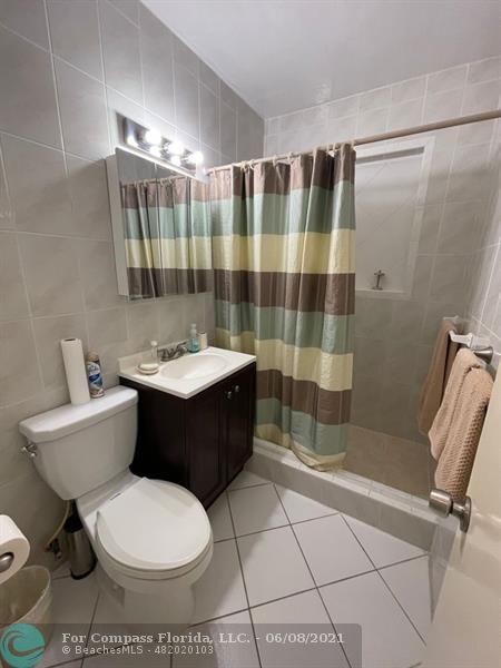 Building Photo - 671 E 59th St