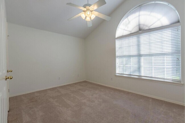 Building Photo - 2308 Sandra Dr