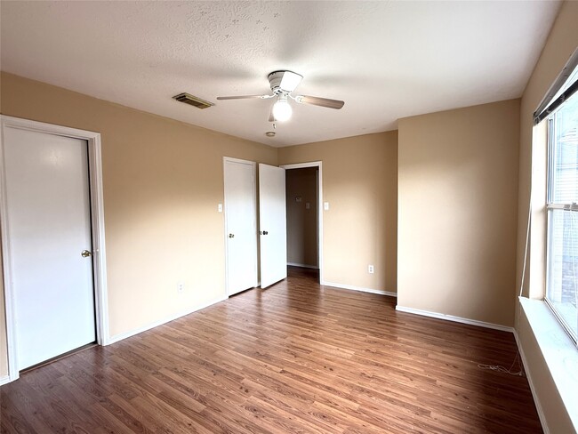 Building Photo - 9023 Kalewood Dr