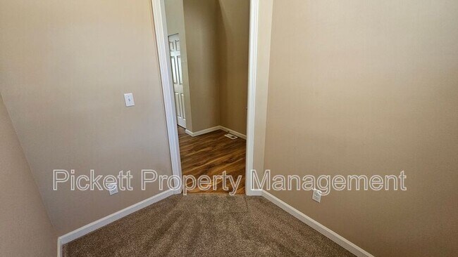 Building Photo - 102 Goldenrod St