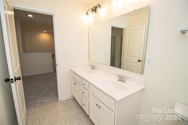 Building Photo - 3030 Falling Stone Cir