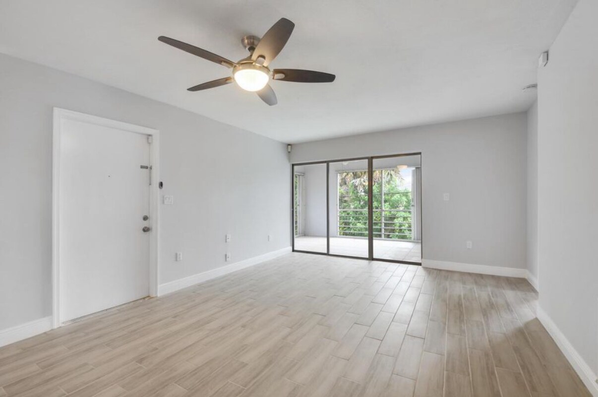 Building Photo - 12030 Alt A1a