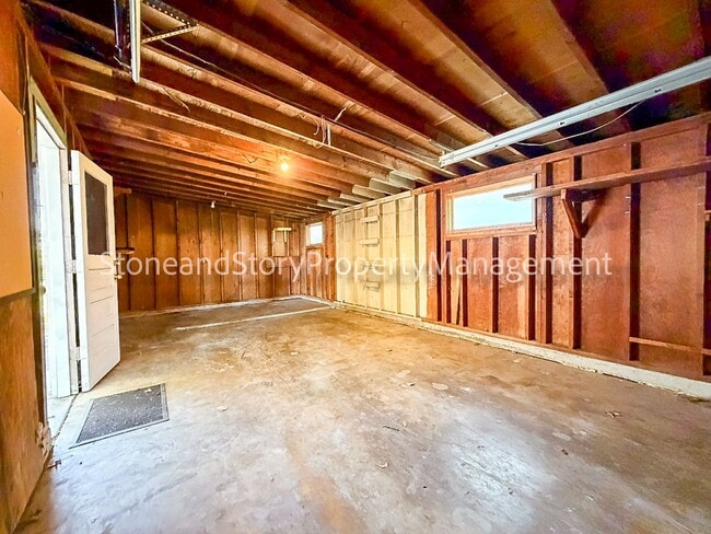 Building Photo - 3 bedroom 1.5 bath near 17th & Fairlawn