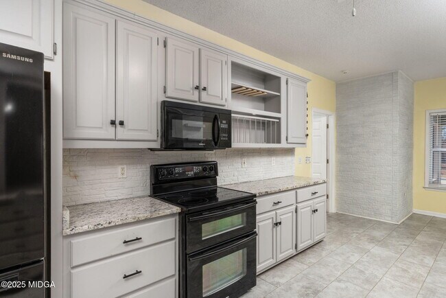 Building Photo - 108 Van Dyke Cove