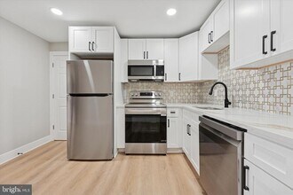 Building Photo - 417 W Elm St