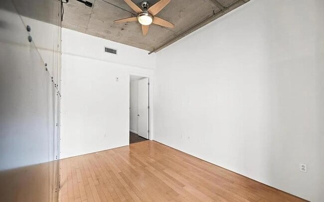 Building Photo - 1050 Island Ave