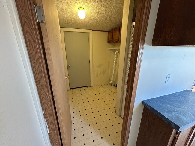 Building Photo - 3 Bed 2 Bath Updated Mobile Home w/ Fenced Yard & Many Amenities