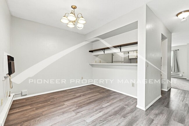 Building Photo - 7885 Barbara Ann Dr
