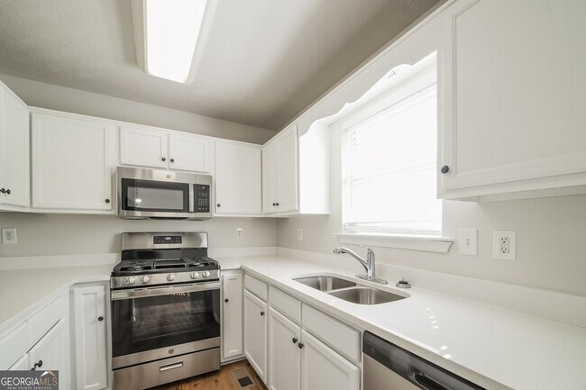 Building Photo - 322 Yale Ct