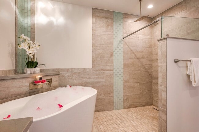 Building Photo - 912 N Niheu Pl