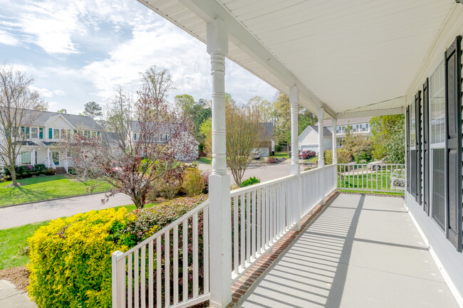 Building Photo - 2112 Echo Glen Ln