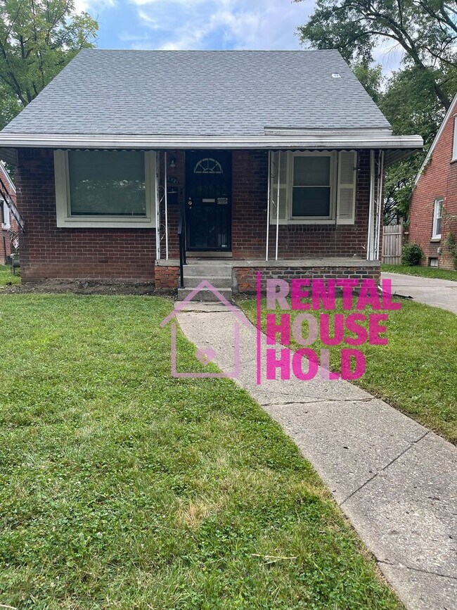 Building Photo - ~ 3 BEDROOM 1.5 BATH~ FREE PRE-SCREEN