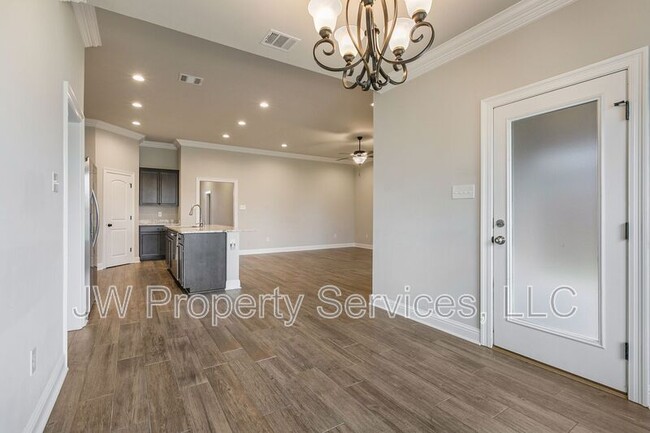 Building Photo - 612 Claiborne Trails Dr