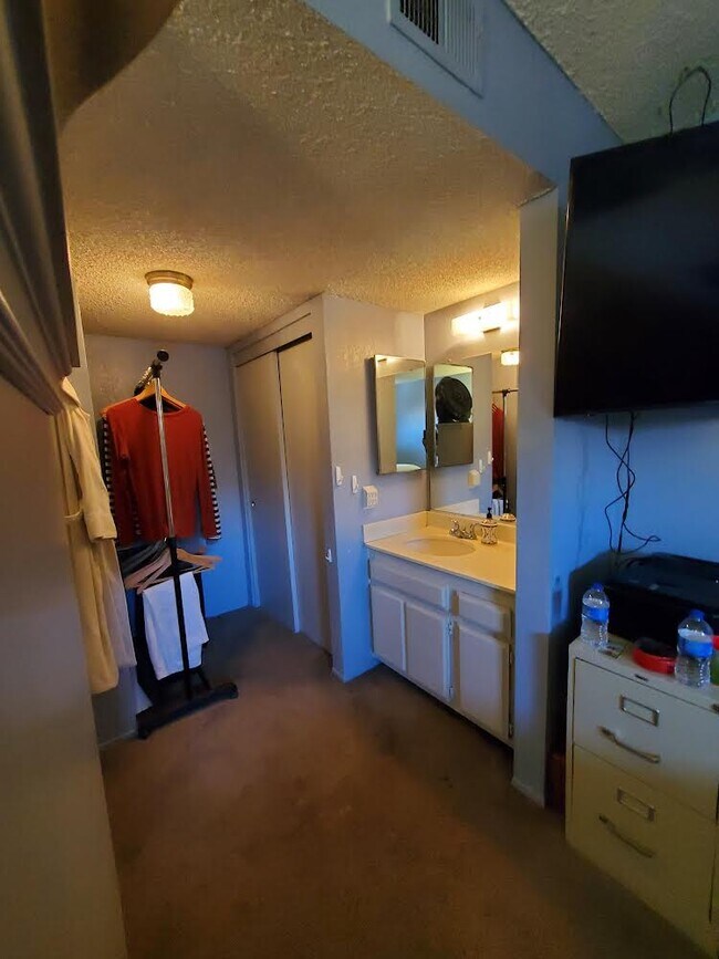 Building Photo - 4288 Rosemead Blvd