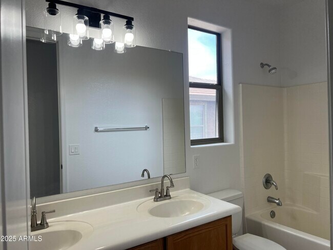 Building Photo - 3915 E Morelos St