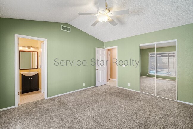 Building Photo - 10415 N 63rd Dr