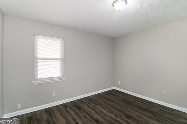 Building Photo - 307 Hamilton Glenn