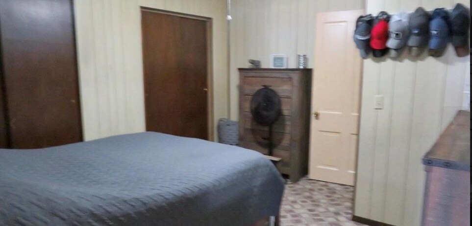 Front Bedroom - 508 Broadway