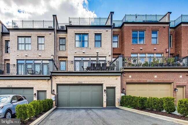 Building Photo - 10821 Symphony Park Dr