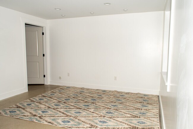 Building Photo - 845 2550 S