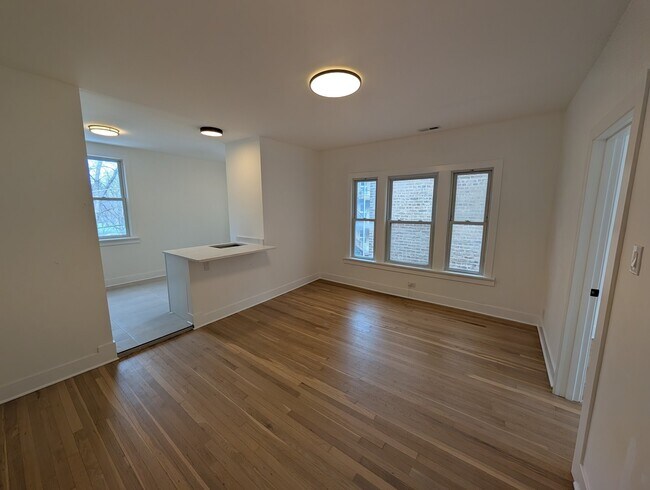 Building Photo - 1522 W Ardmore Ave