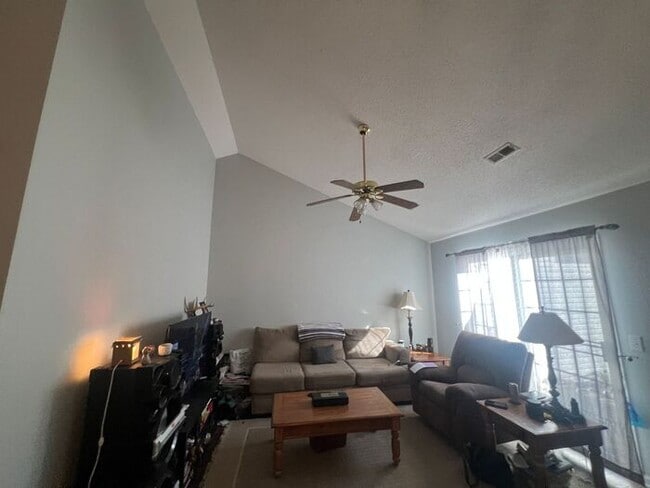 Building Photo - North Wilmington/ground floor patio home/two bedrooms.