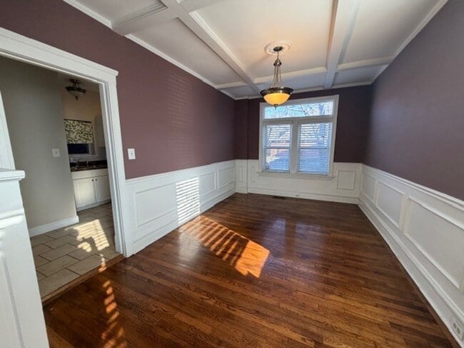 Building Photo - Garden District Gem Just Steps from It All