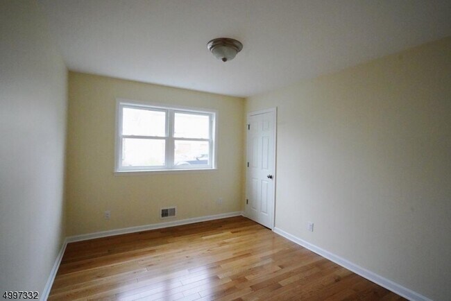 Building Photo - 7 Brown St