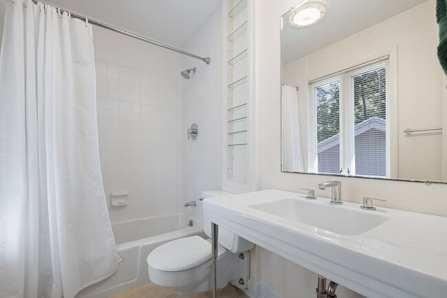 Building Photo - Mid Centurty Modern Home