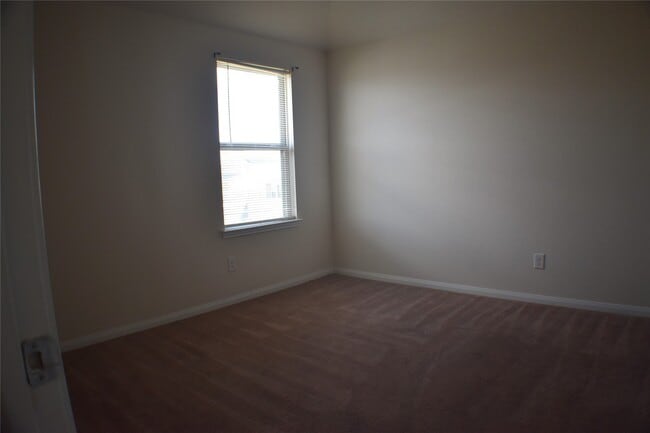 Building Photo - 204 White Wing Ln