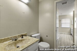 Building Photo - 3335 Jenkins Dr