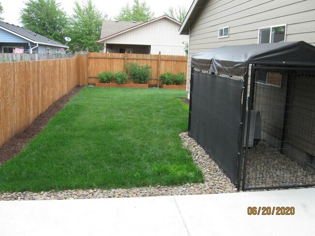 Building Photo - Must See 3 Bedroom with Fenced Yard!