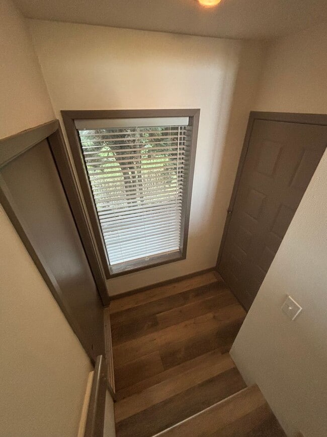 Building Photo - Remodeled Midtown Apartment (APP#244)