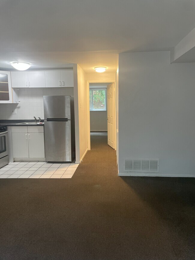 Building Photo - 260 Greenough St