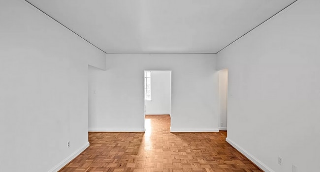 Building Photo - 1121 Myrtle Ave